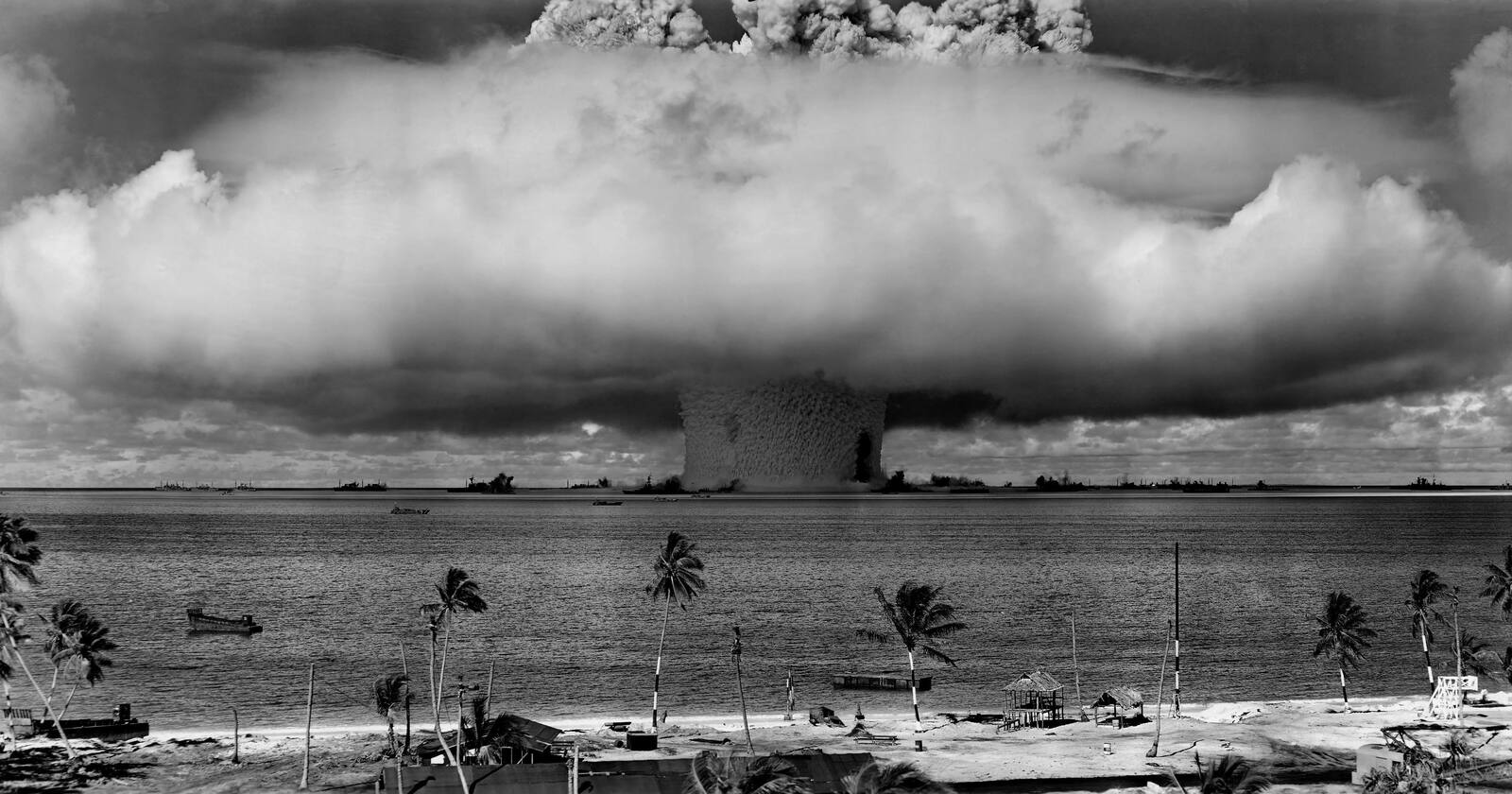 1 марта 1954 США произвели испытание водородной бомбы на атолле Бикини