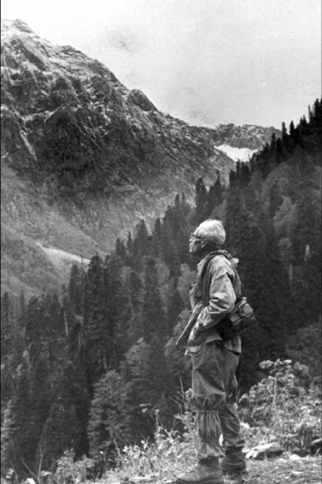 В.А. Каржавин в туристическом походе. 1968 г.