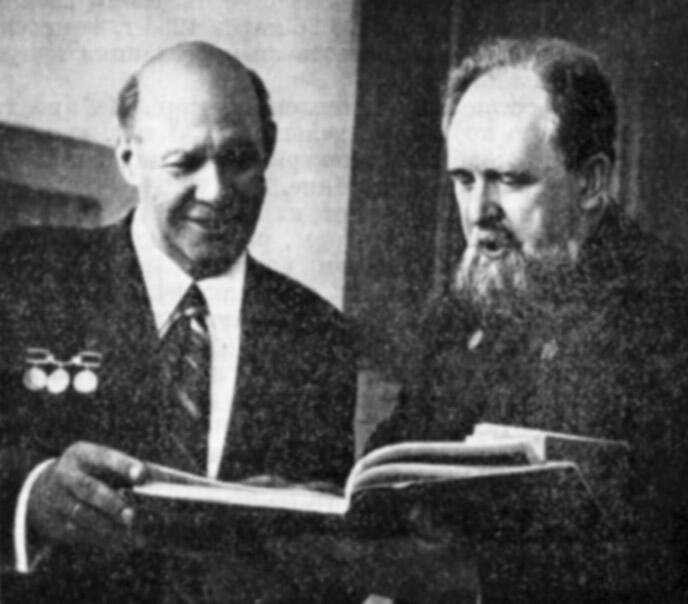 Д.И. Блохинцев и А.К. Красин. 1974 г.