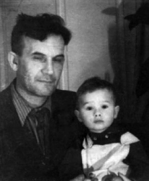 А.Я. Мальский с младшим сыном Л.В. Альтшулера Мишей