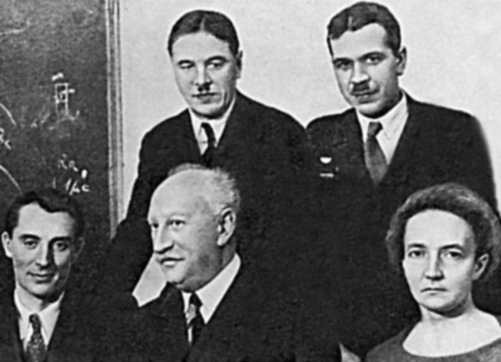 Д.В. Скобельцын, С.И. Вавилов, Ф. Жолио-Кюри, А.Ф. Иоффе, Ирен Жолио-Кюри. 1933 г.