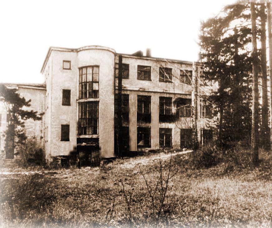 Первый корпус рабочих помещений НИИ-1011. 1955 г.