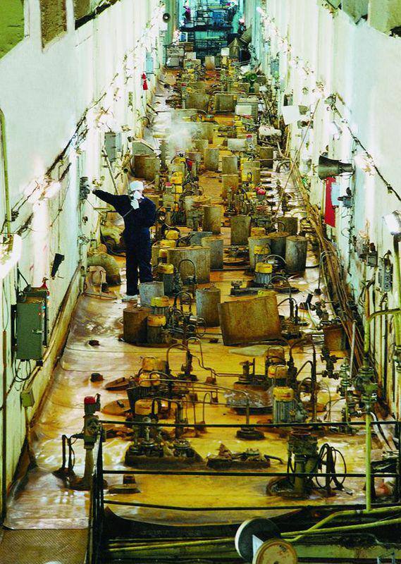 Монтажный зал отделения экстракционной переработки облученного топлива уран-графитовых реакторов ГХК