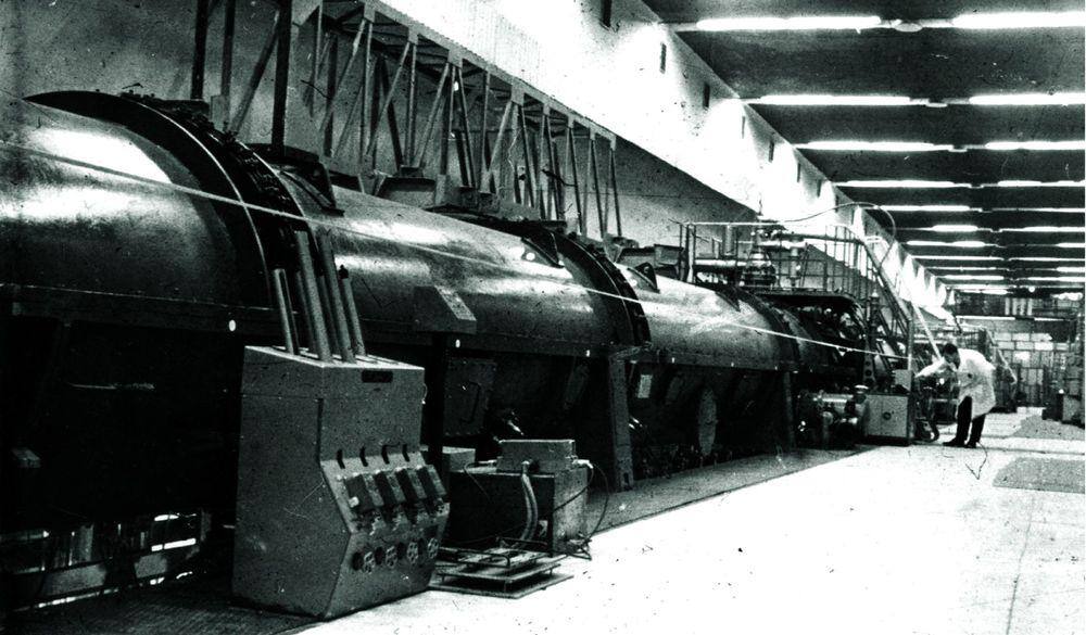 Общий вид линейного ускорителя—инжектора И-100