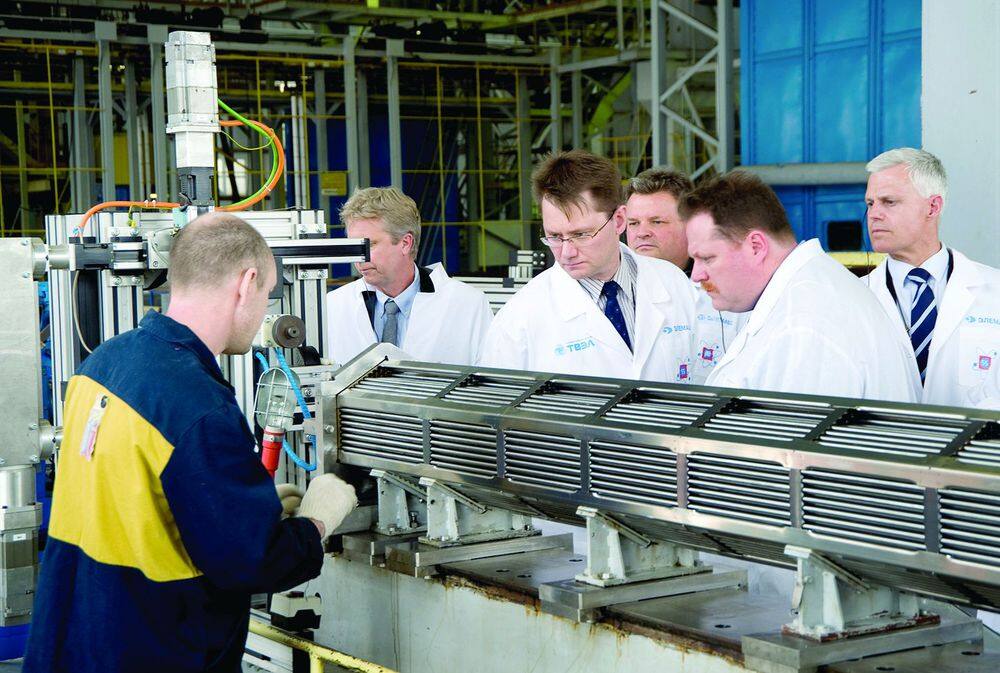 Шведская делегация в цехе ОАО «МСЗ»