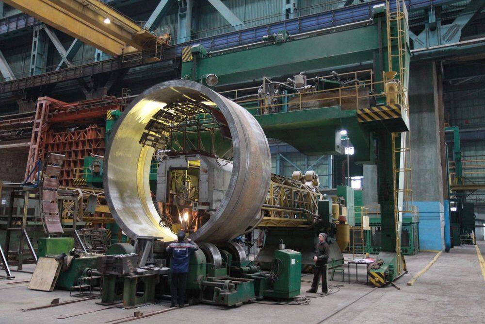 Волгодонск. Идет наплавка обечайки активной зоны