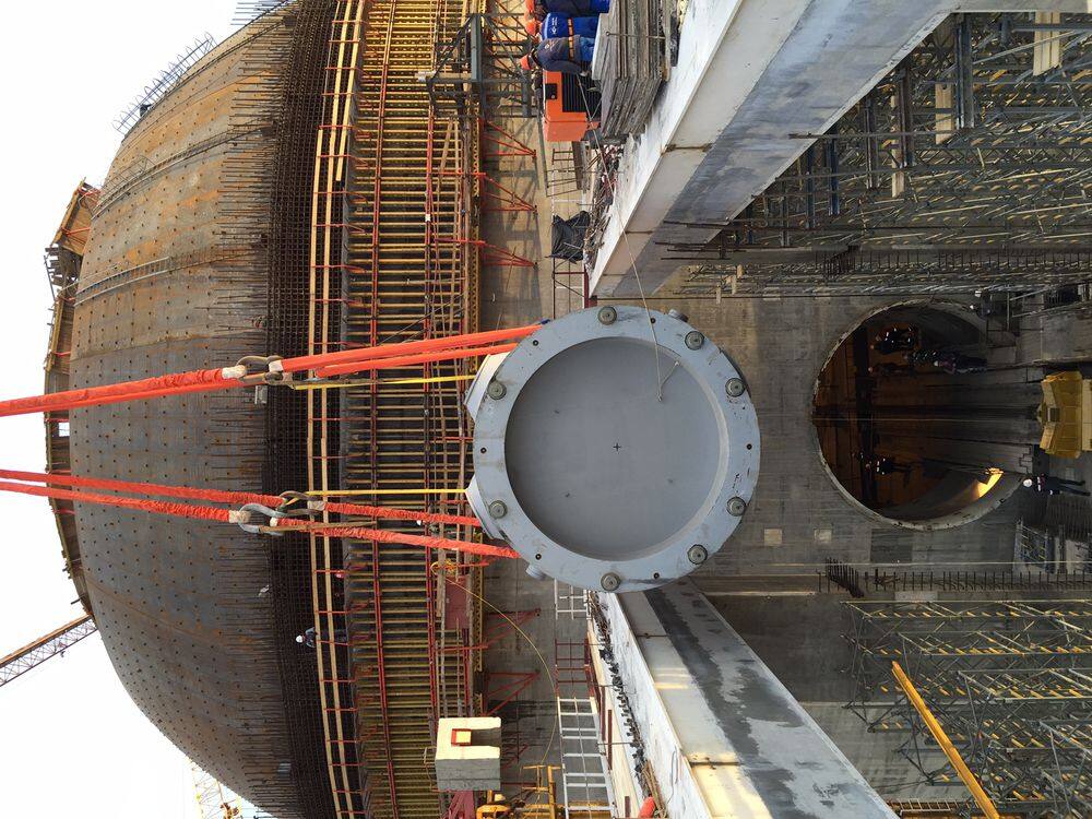 Установка корпуса реактора энергоблока № 1 Белорусской АЭС