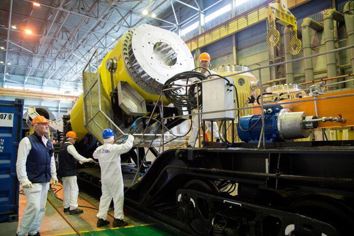 Разгрузка контейнера ТУК-1410 на ПО «Маяк»