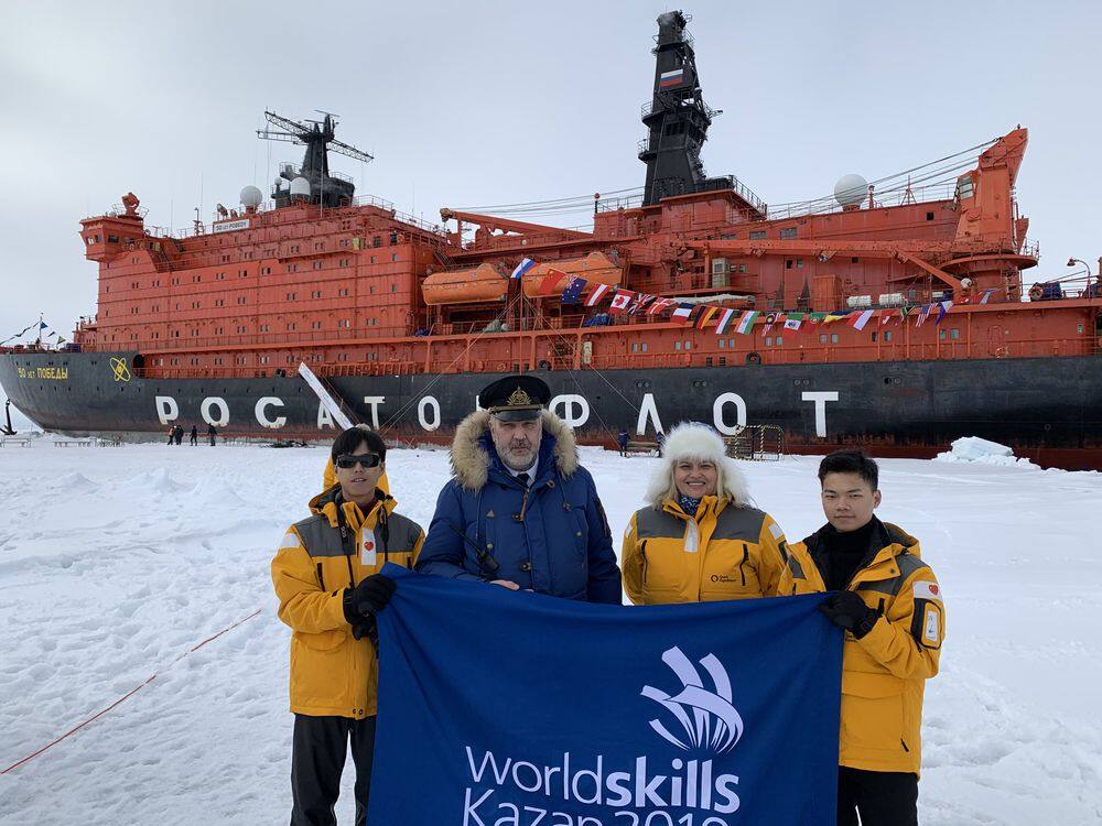 Флаг чемпионата WorldSkills Kazan 2019 на Северном полюсе
