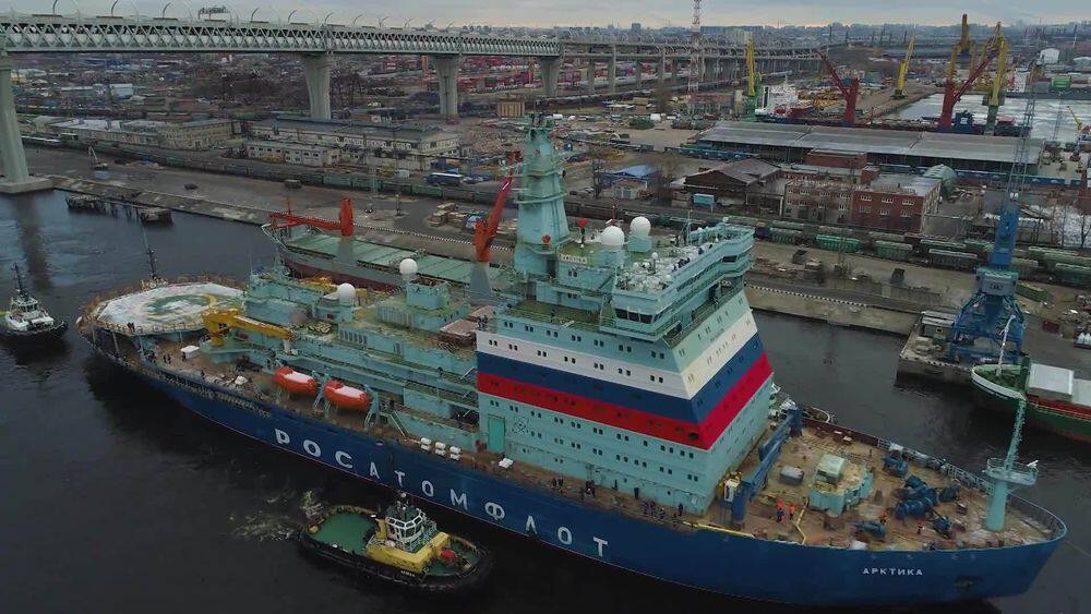 Ледокол «Арктика» на ходовых испытаниях