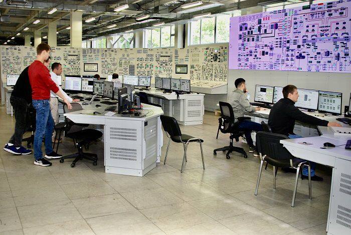 Турецкие специалисты на тренажерах