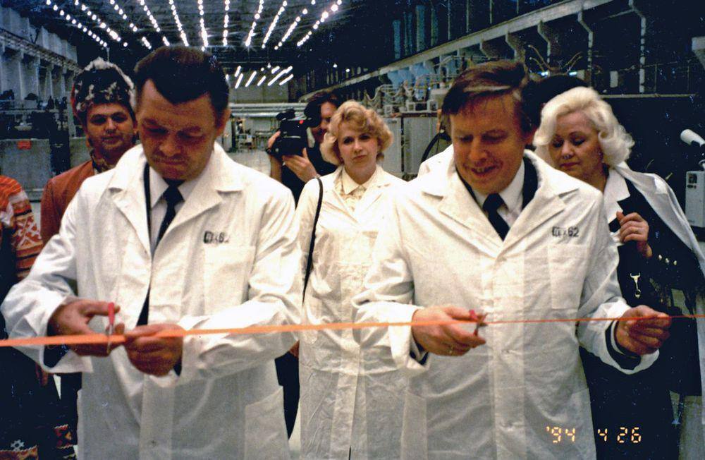 Торжественная церемония открытия производства видеокассет