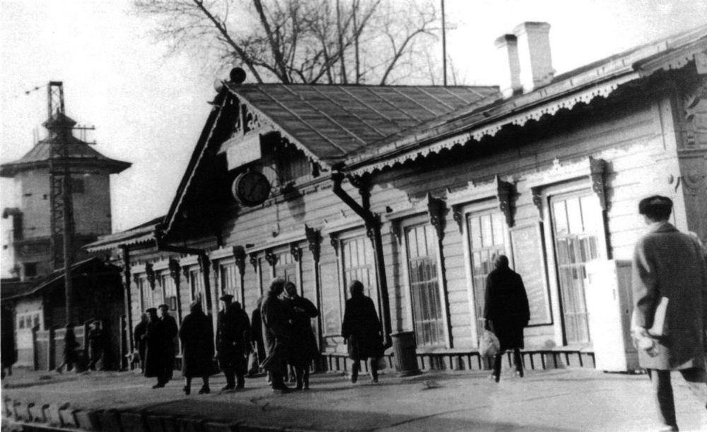 Вокзал станции Верх-Нейвинск (Свердловск-44)