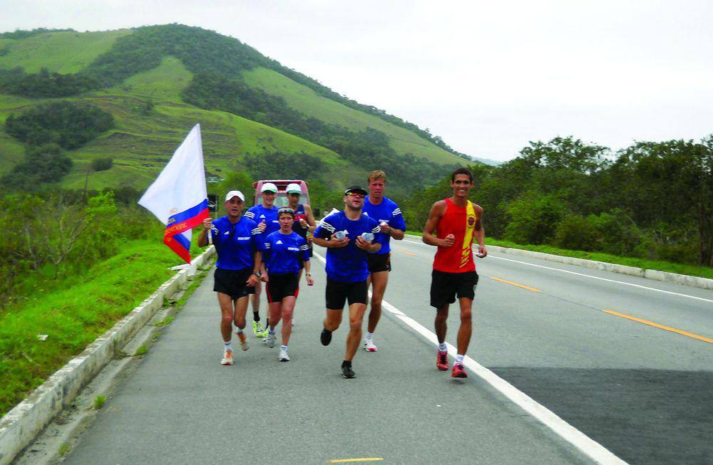 Российские спортсмены на трассе марафона