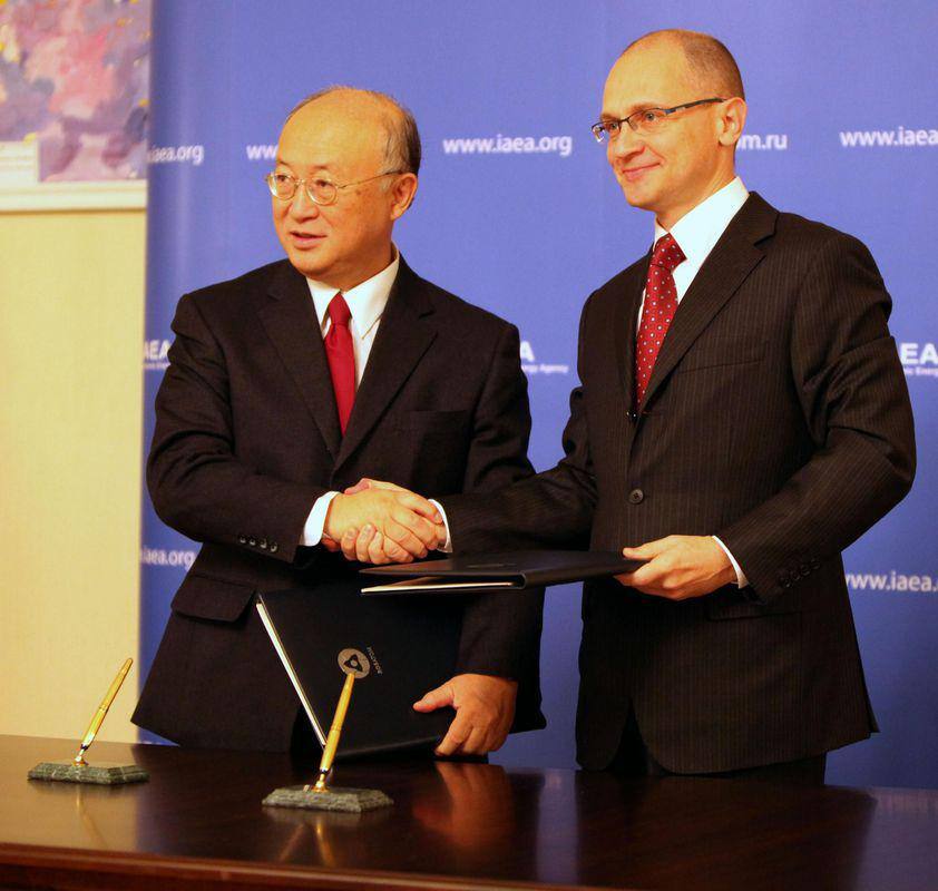 На церемонии подписания соглашения между Росатомом и МАГАТЭ