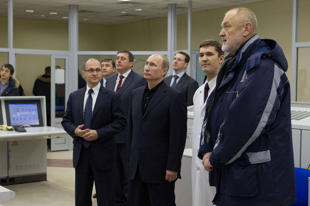 В. Путин на блочном щите управления энергоблока № 4 Калининской АЭС