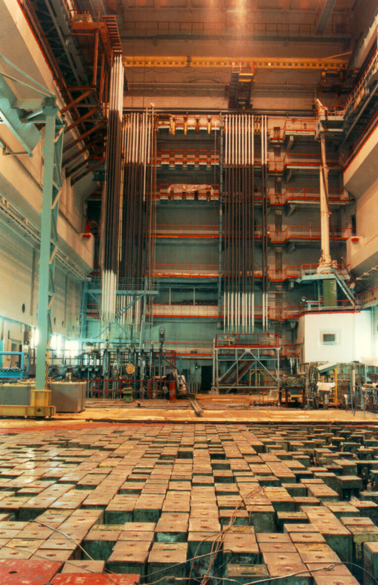 Реакторный зал ЛАЭС