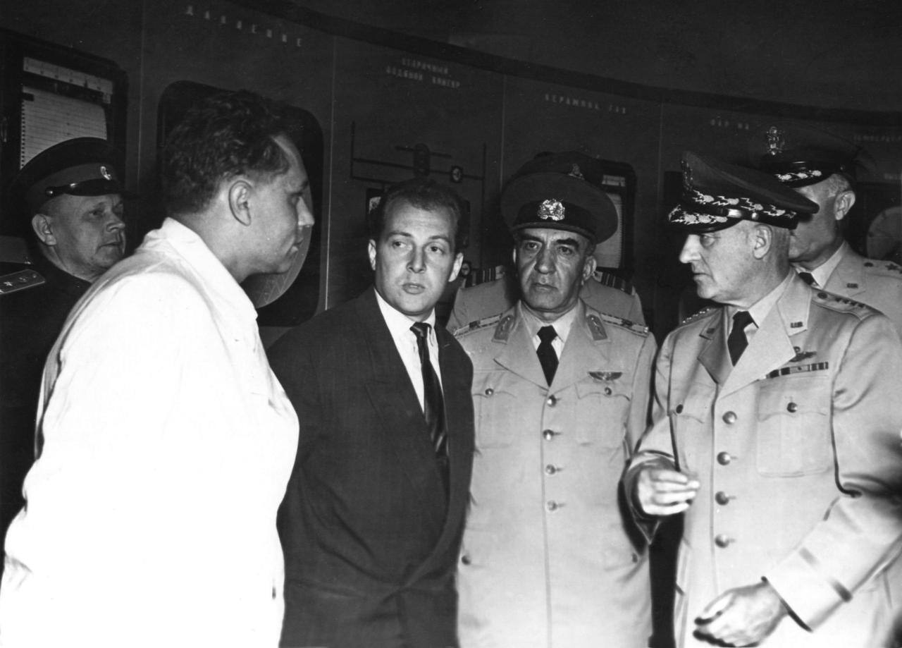 Военная делегация США на Первой в мире АЭС в Обнинске. 1950-е гг.