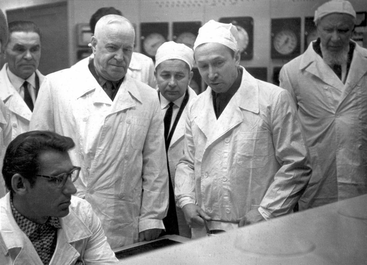 Маршал Г.К. Жуков на Первой в мире АЭС в Обнинске. 1967 г.