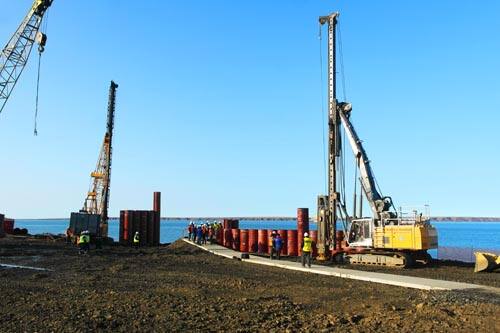 Певек. Забивка первого шпунта