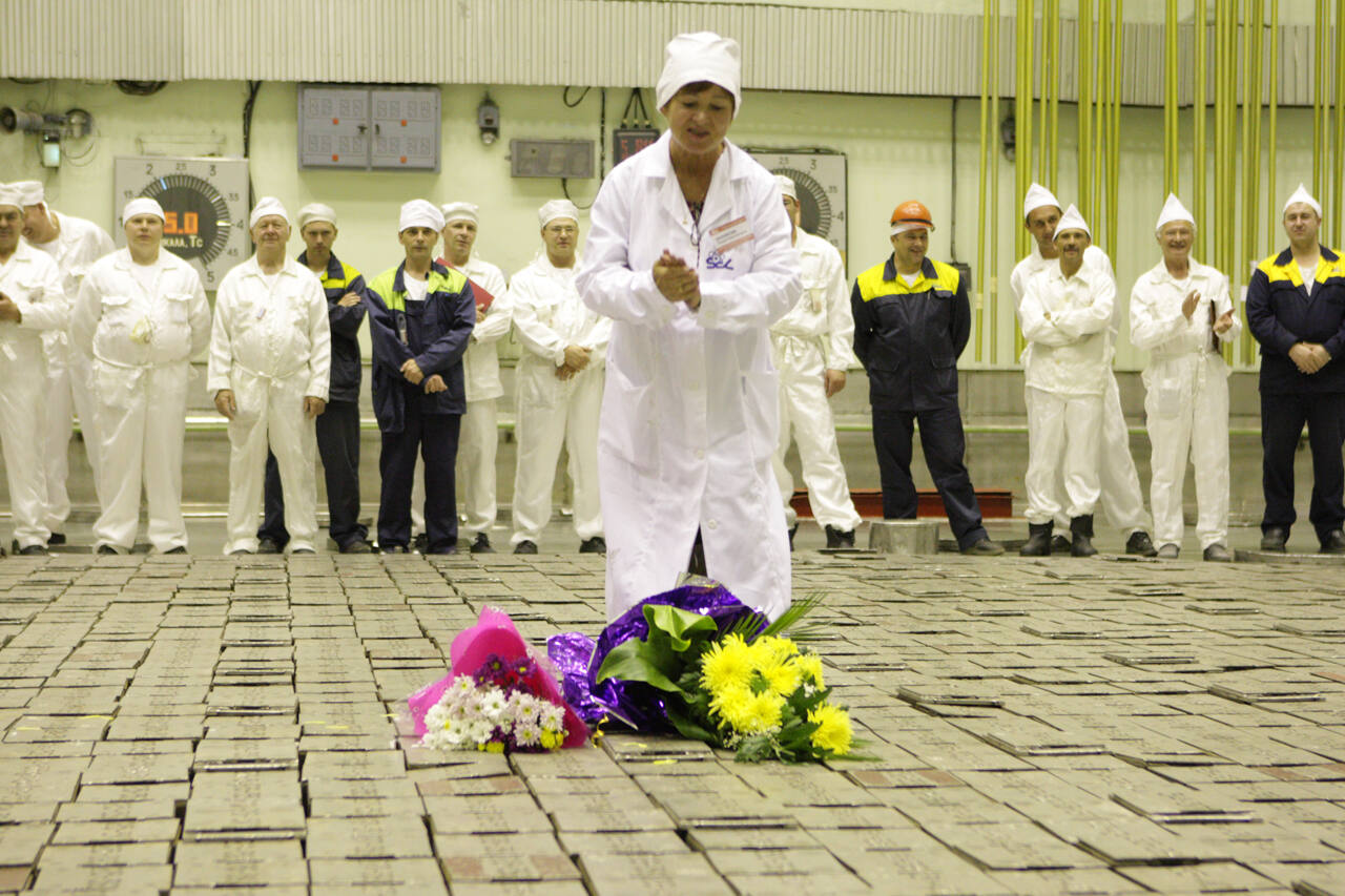 Церемония остановки последнего промышленного реактора