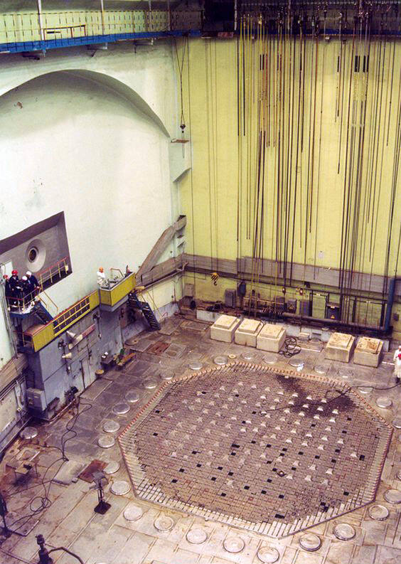 Зал реактора АДЭ-2