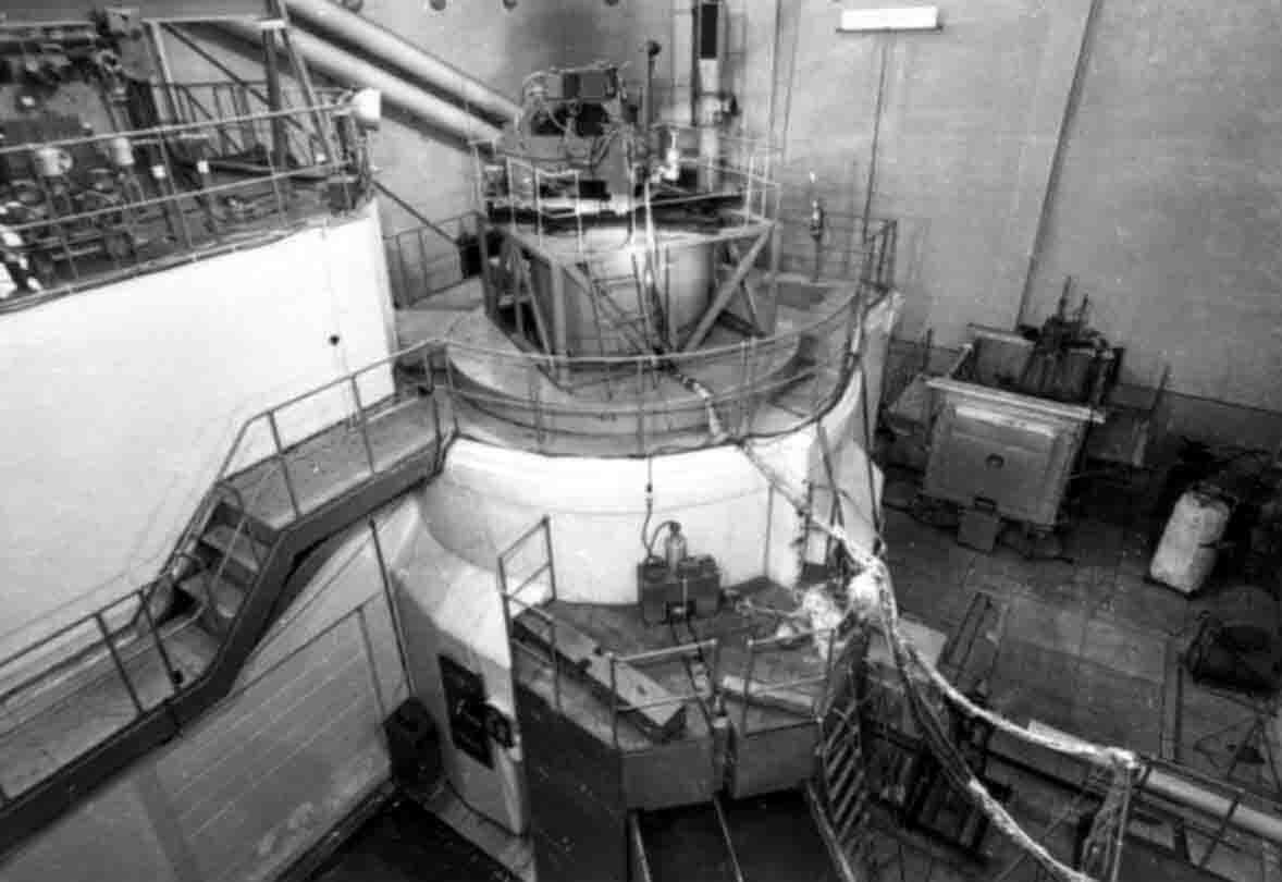 Зал реактора БР-2
