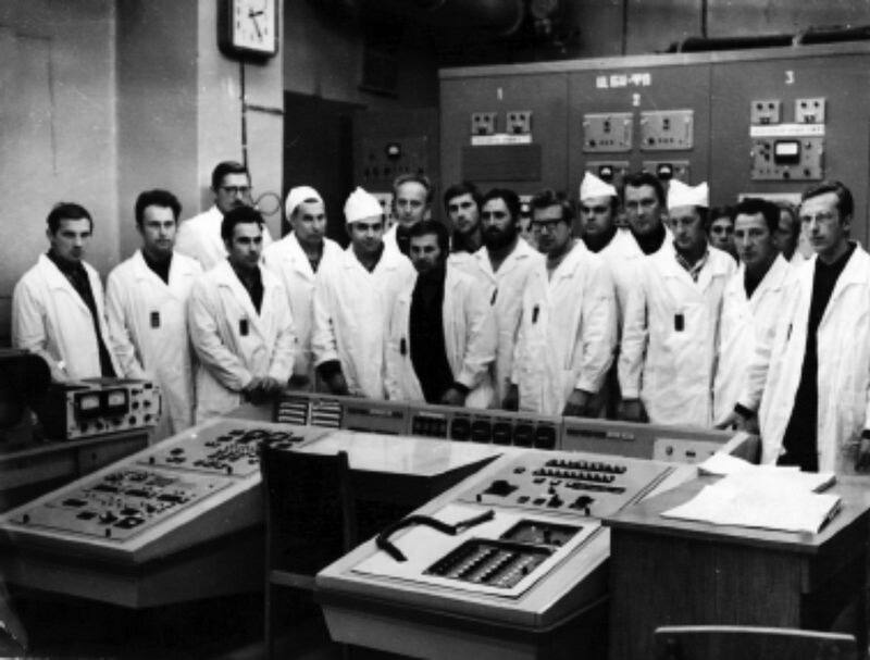 Участники подготовки и проведения физического пуска реактора ИВГ-1 в пультовой физпуска