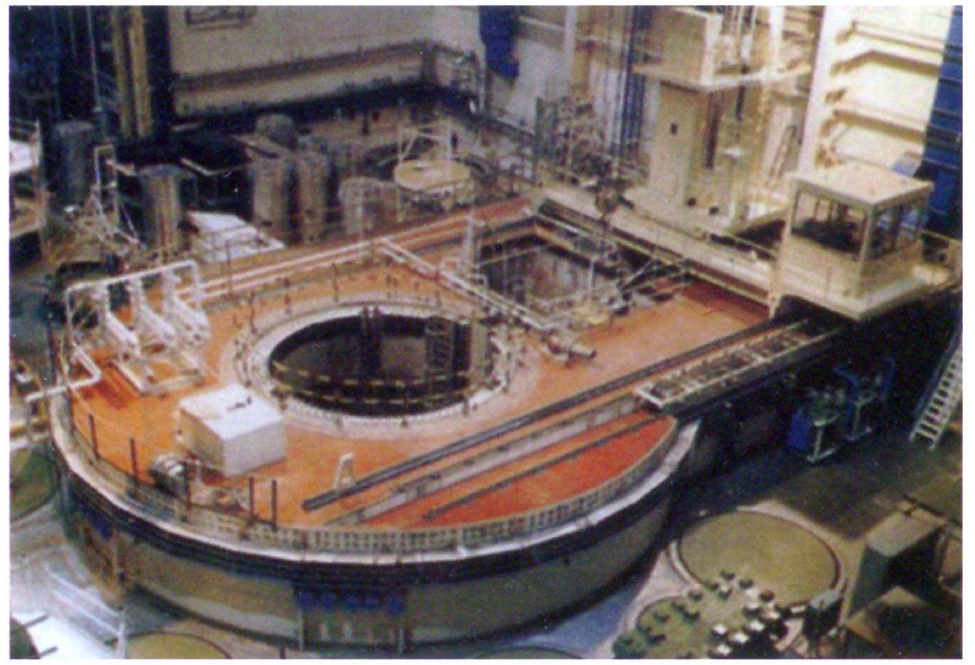 Зал реактора ВВЭР-440
