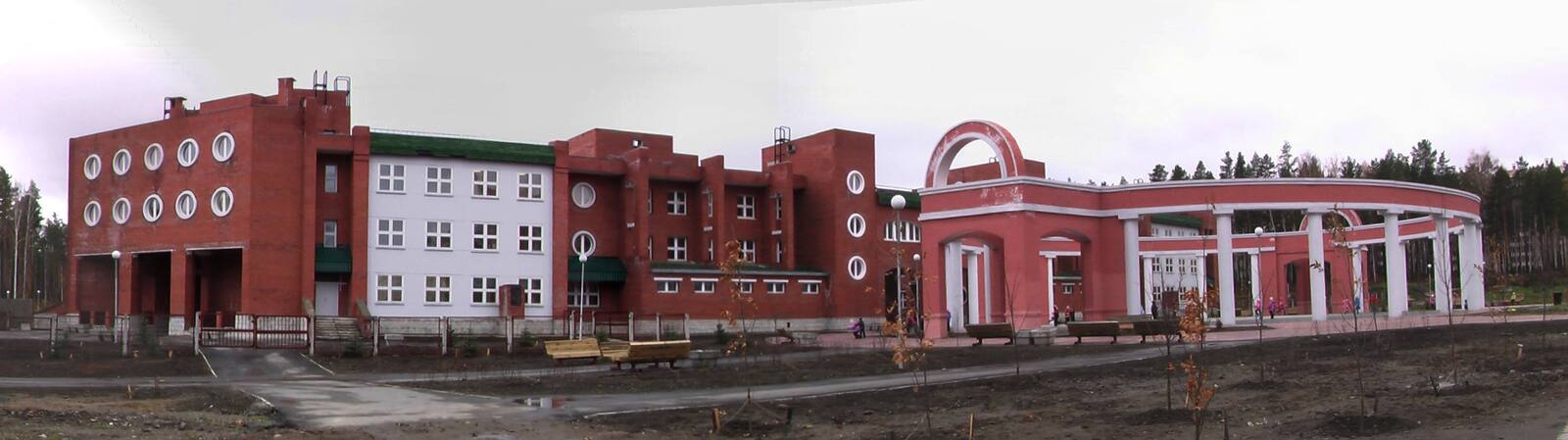 Здание новой школы в г. Снежинске. 2009 г.