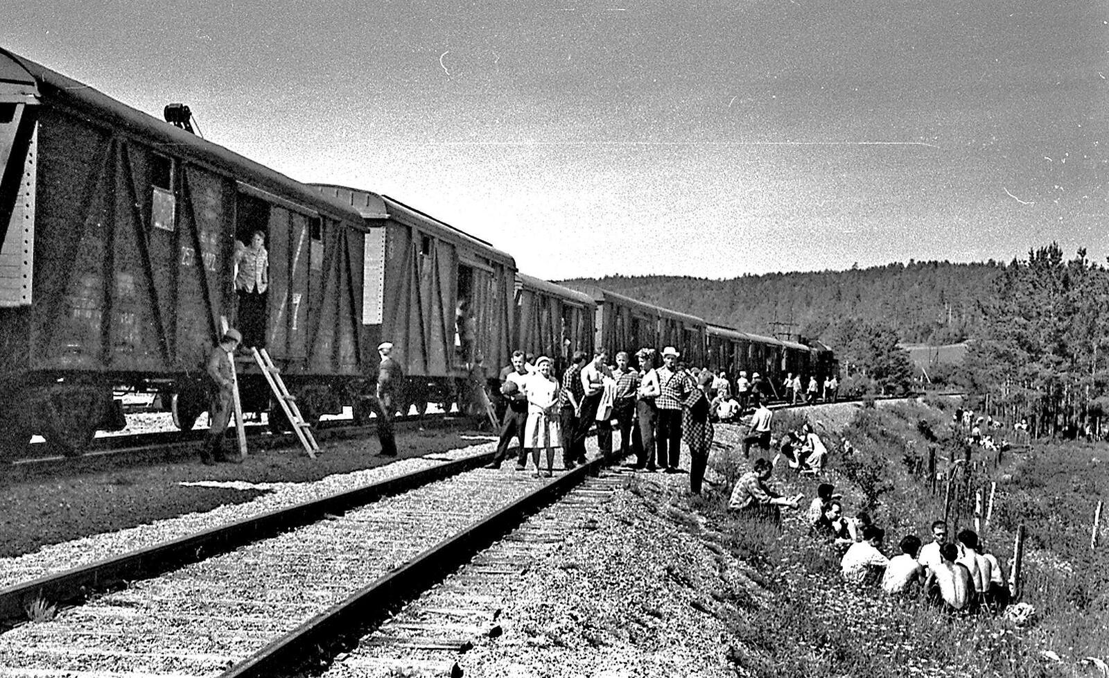 Прибыл эшелон с новыми сотрудниками Завода № 933