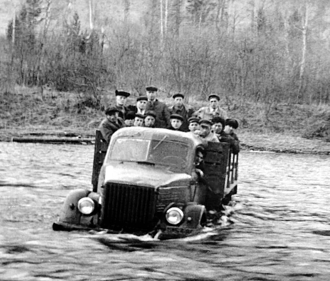 «Коломбина» везет сотрудников на работу