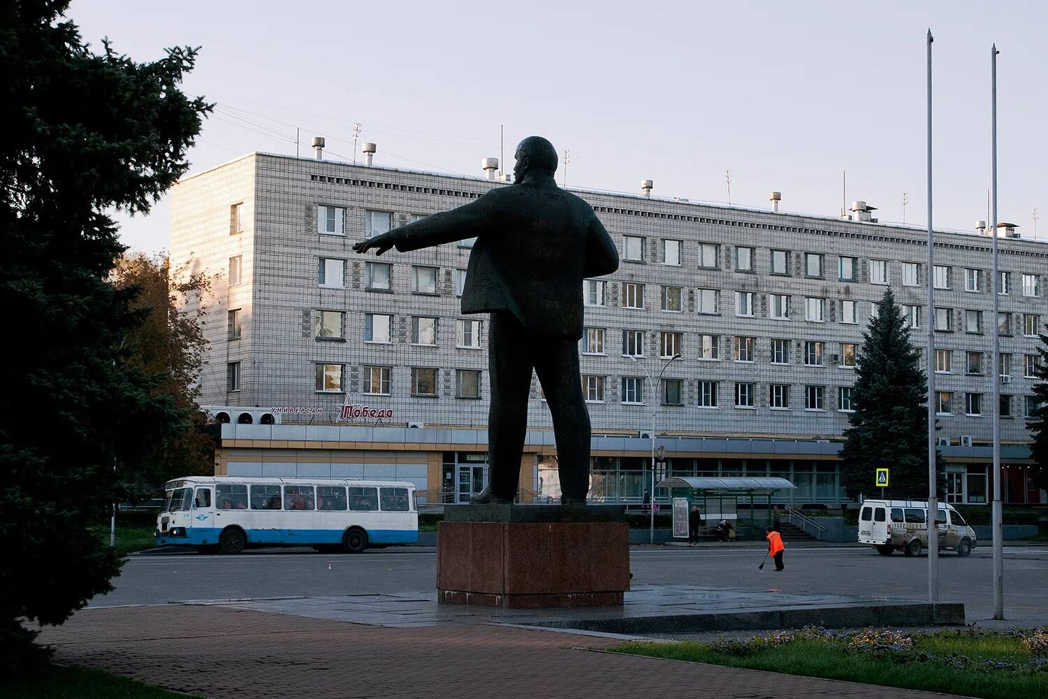 Памятник В. И. Ленину — непременный атрибут каждого закрытого года