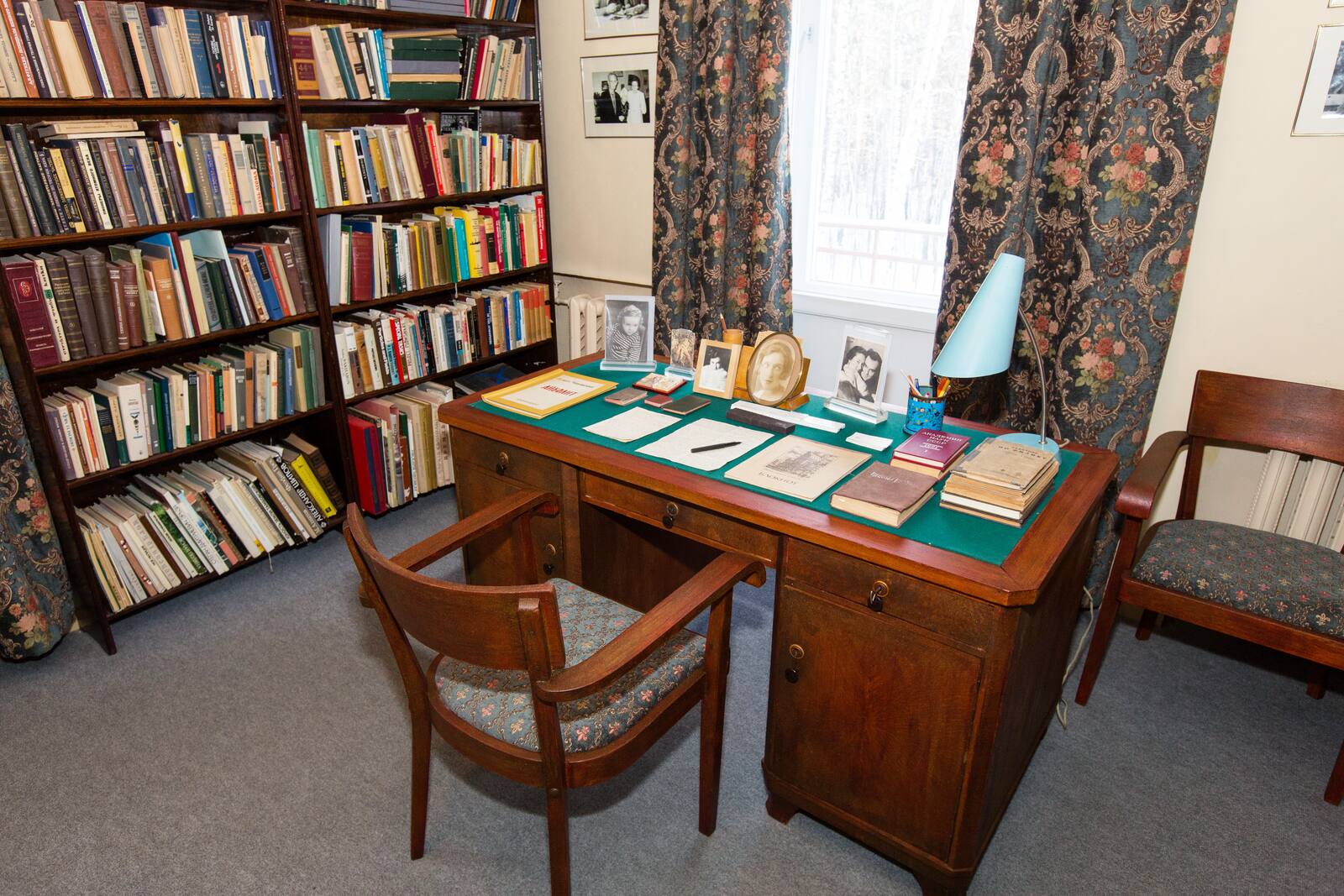 Рабочий кабинет Ю. Б. Харитона