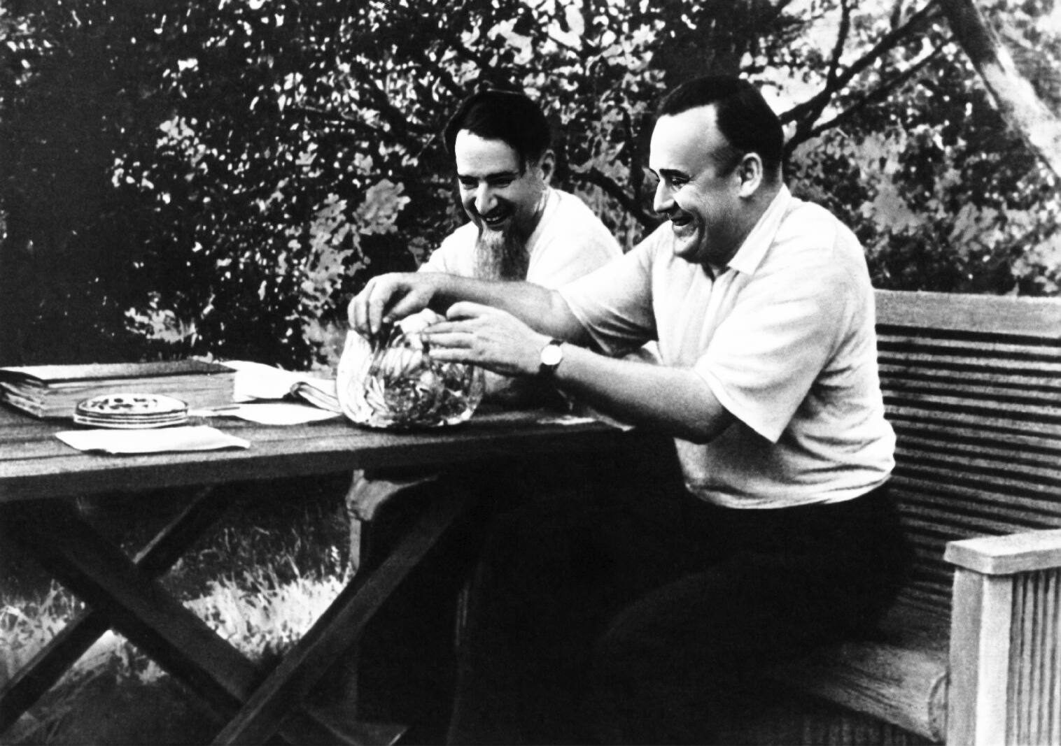 С. П. Королёв в гостях у И. В. Курчатова. Июль 1959 г.