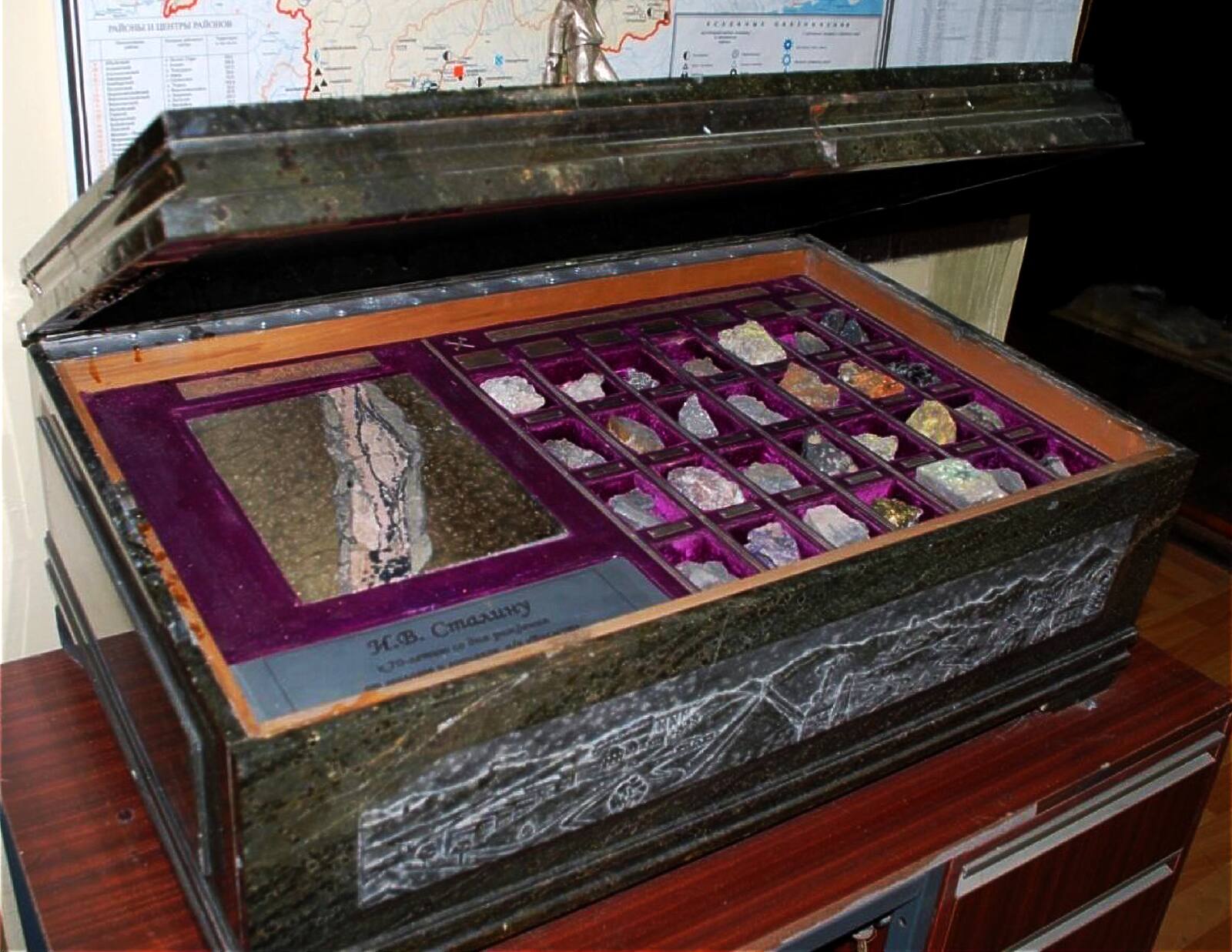 Каменная шкатулка – подарок И. В. Сталину