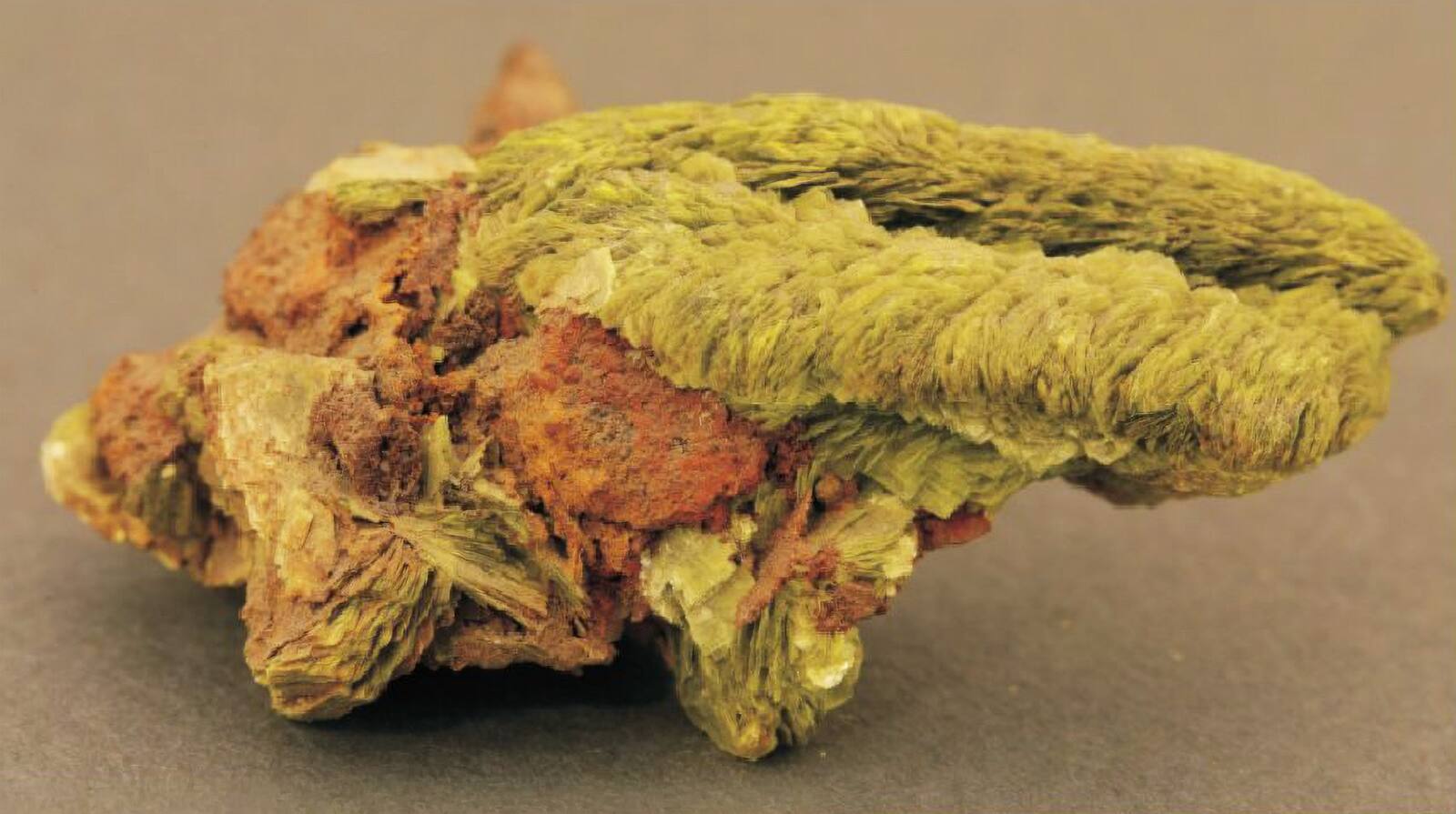 Ураноцирцит на барите. Германия