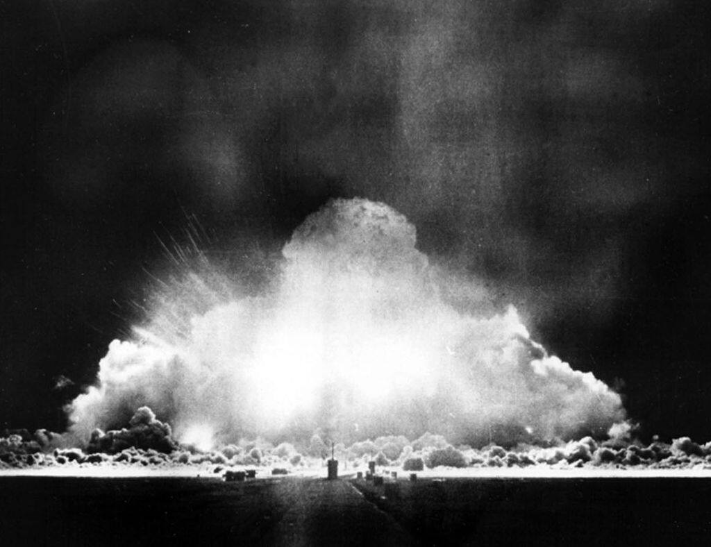 Взрыв РДС-1 на Семипалатинском полигоне