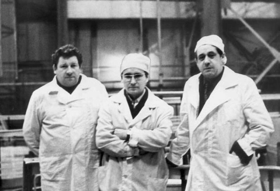 Л.А. Алехин среди коллег в центральном зале тяжеловодного реактора. 1960-е годы