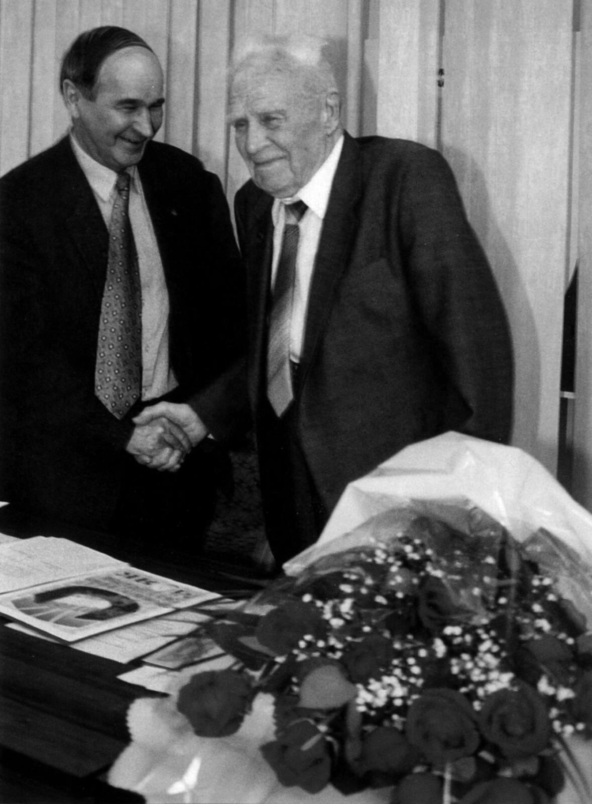 85 лет Б.В. Броховичу, с А.П. Сусловым. 2001 г.