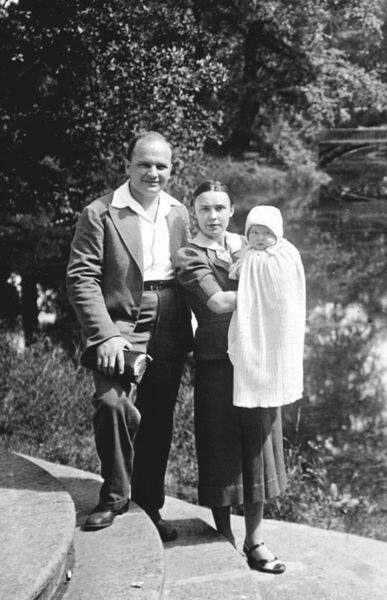 Н.Л. Духов с женой и дочерью в предвоенном Ленинграде