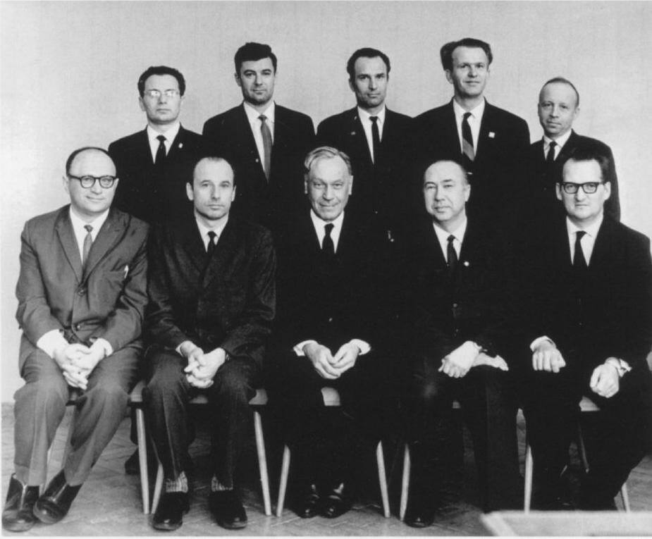 Б.Ф. Громов среди коллег. 1960-е годы