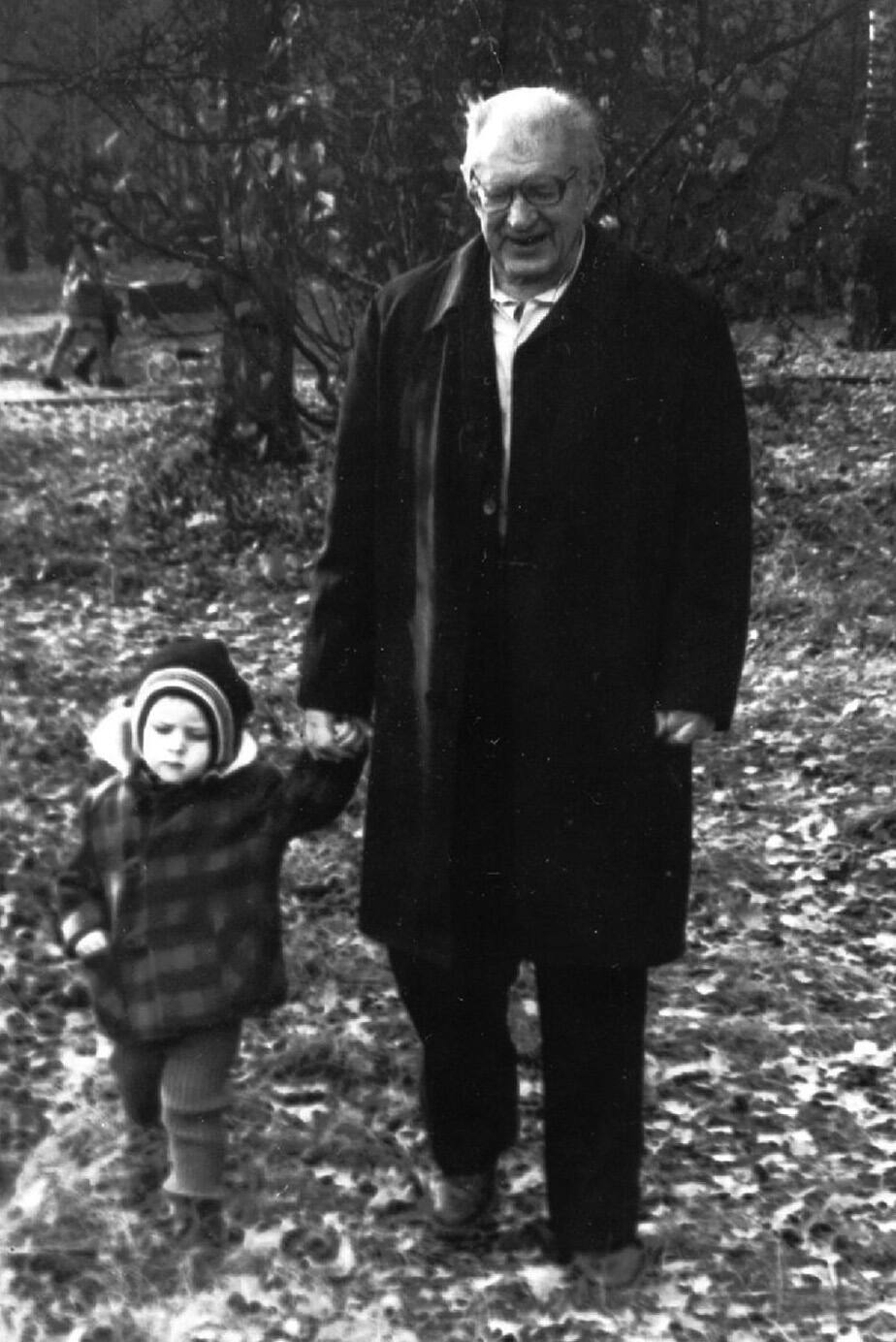 Б.В. Громов с внуком Борисом. 1983 г.
