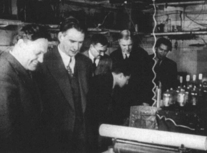 В лаборатории А.И. Лейпунского. 1939 г.