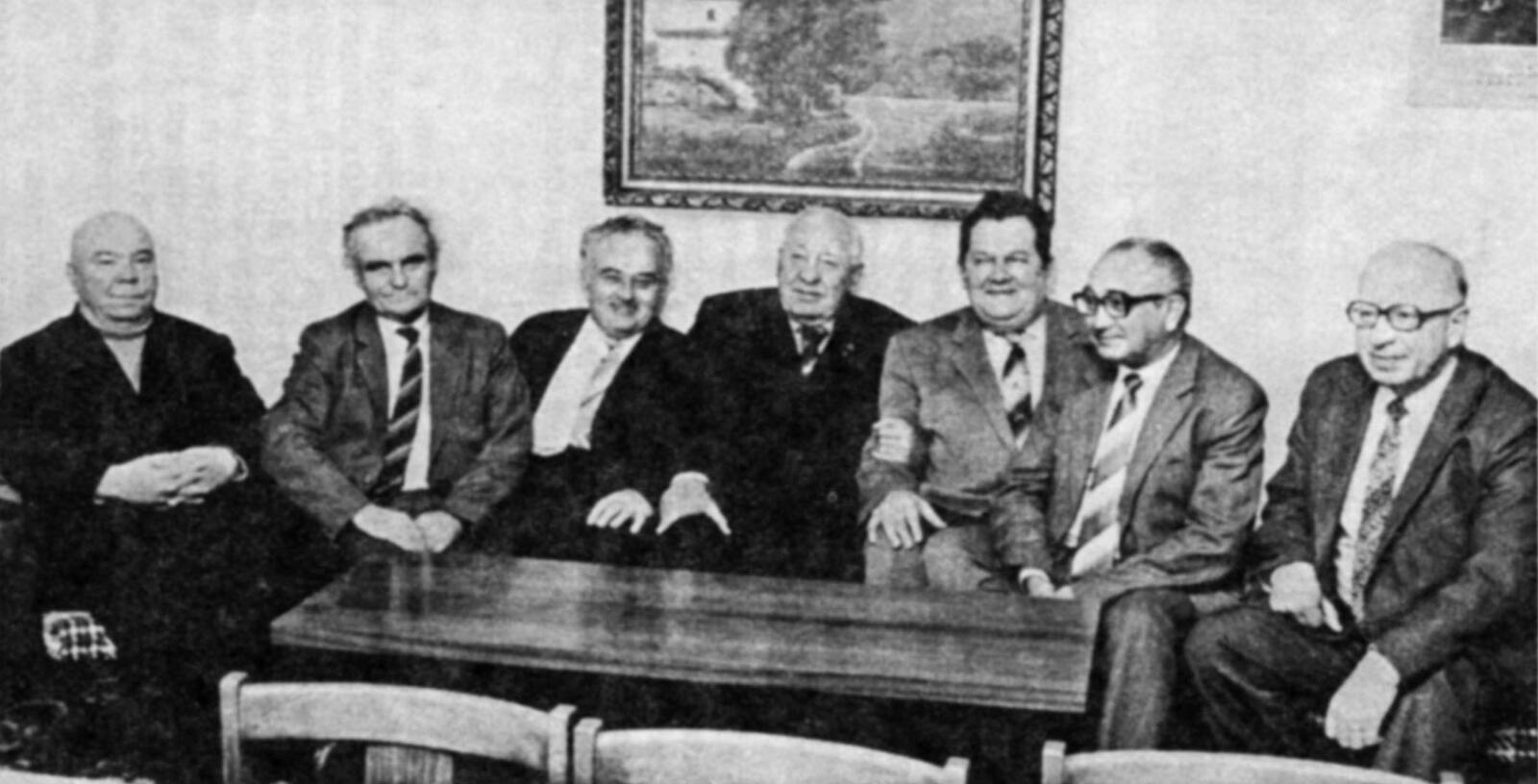 Н.Б. Карпов (1-й слева) среди коллег