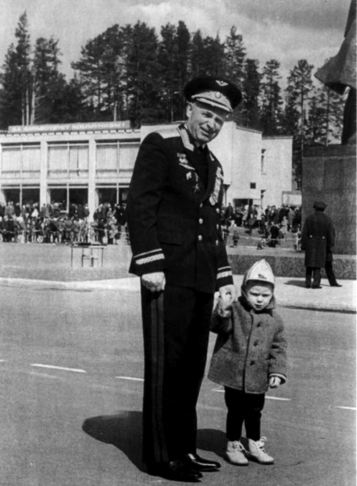 Л.Ф. Клопов с внуком