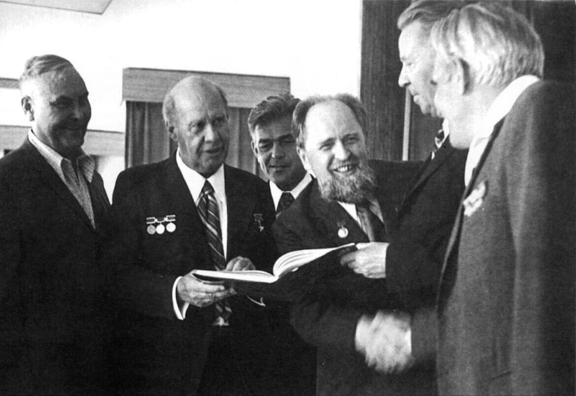 А.К. Красин среди коллег. 1974 г.