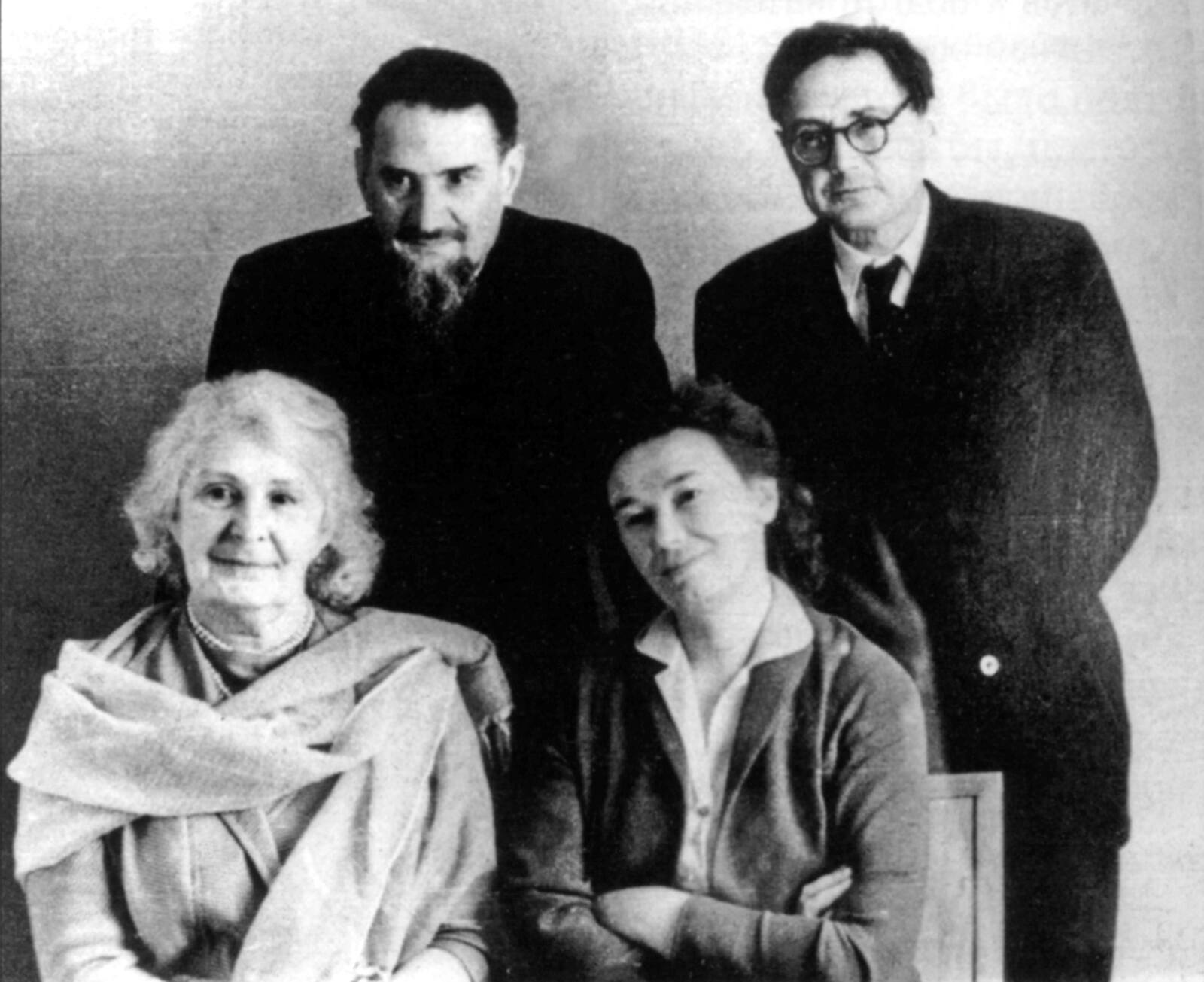 Братья Курчатовы с женами - Мариной Дмитриевной и Людмилой Никифоровной