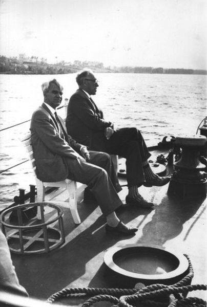 На морской прогулке. Слева направо: академики М.В. Келдыш и М.А. Лаврентьев