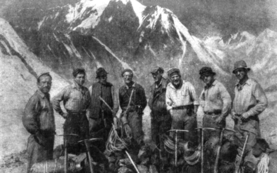 А.А. Летавет (3-й слева). Памир. 1947 г.